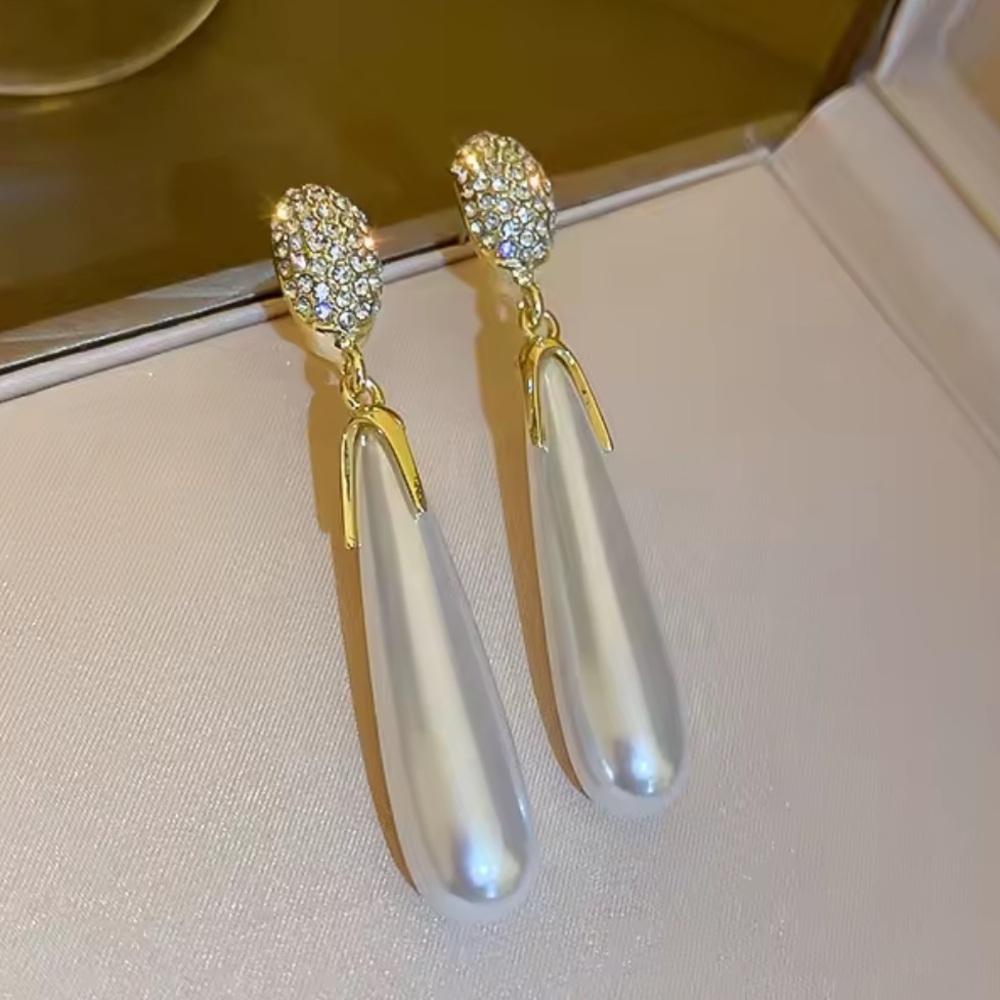 Modern Elegant Gold Pearl Drop Earrings
